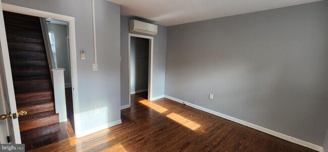 Building Photo - 714 S Percy St