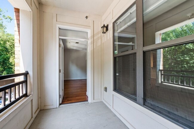 Building Photo - AVAILABLE NOW! $200 off 1st month's rent!! Gorgeous 1 bedroom, 1 bath condo in The Landing at Sou...