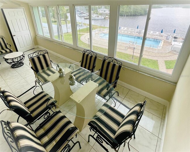 Building Photo - 1819 Shore Dr S