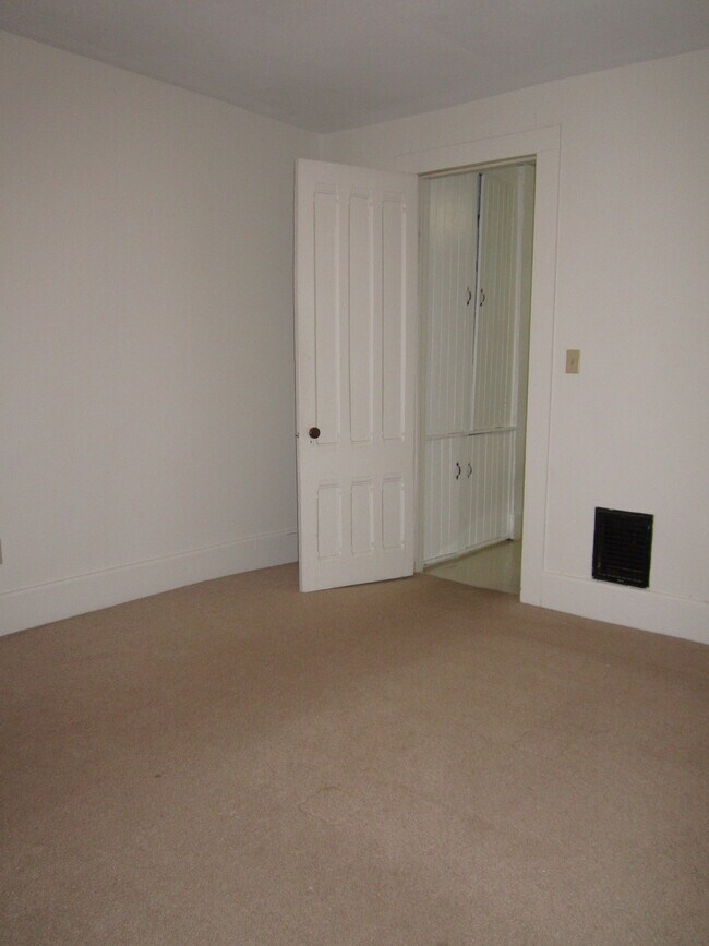 Building Photo - 124 Trinity Pl