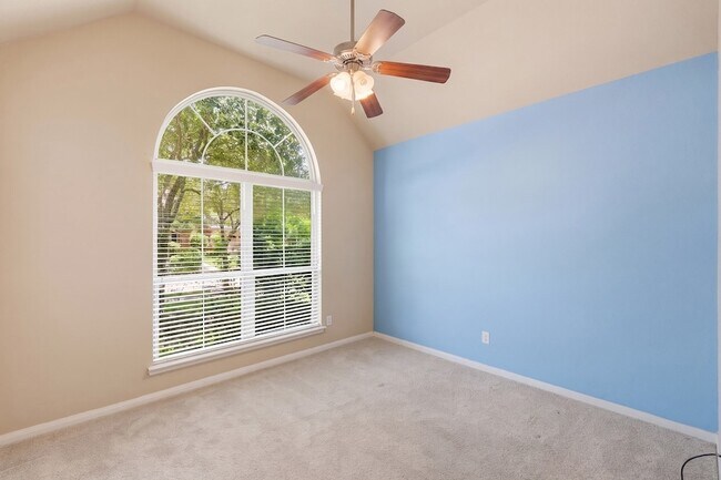 Building Photo - 5815 Creek Crossing Ct
