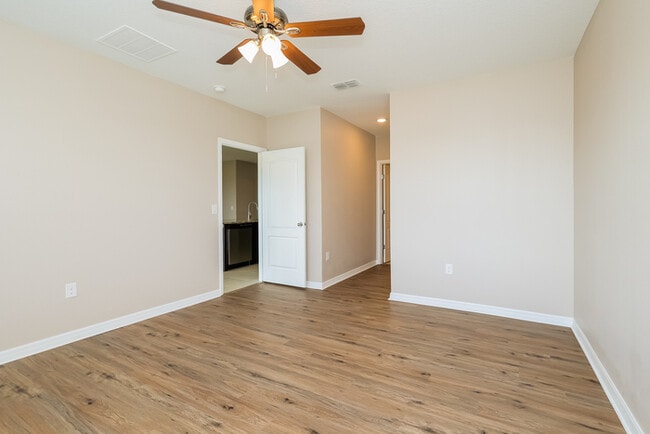 Building Photo - 484 Aberdeen Dr