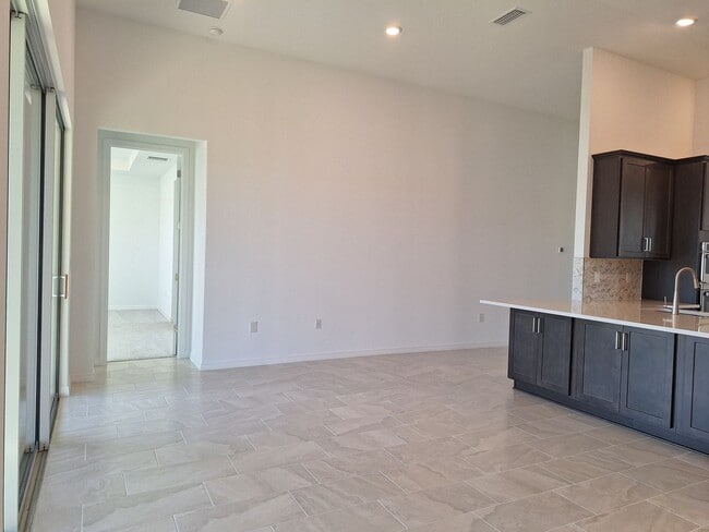 Building Photo - BRAND NEW ARDISIA PARK HOME-2000+ SQ FEET !