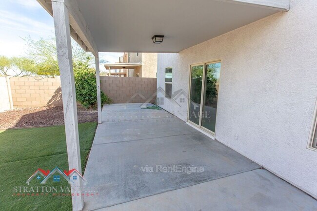 Building Photo - 5926 E Oasis Blvd