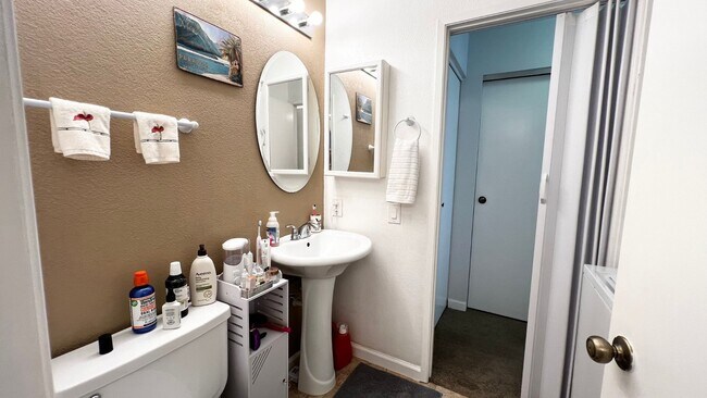 Building Photo - PARTLY FURNISHED PET Friendly $2900/month ...