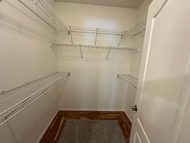 Building Photo - 2 Bed, 2 Bath in Courtyard Estates!