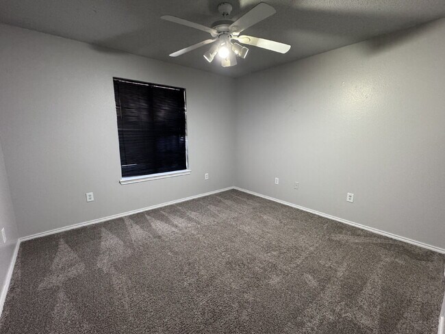 Building Photo - Beautiful Home Outside of City Limits!