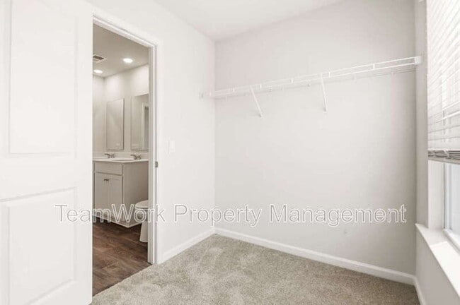 Building Photo - 806 Lilyford Ln