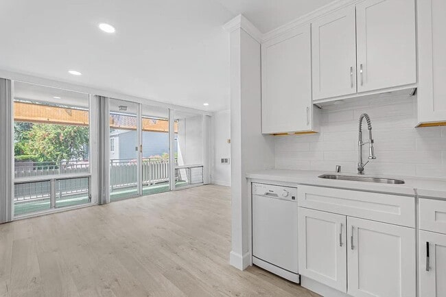 Building Photo - 207