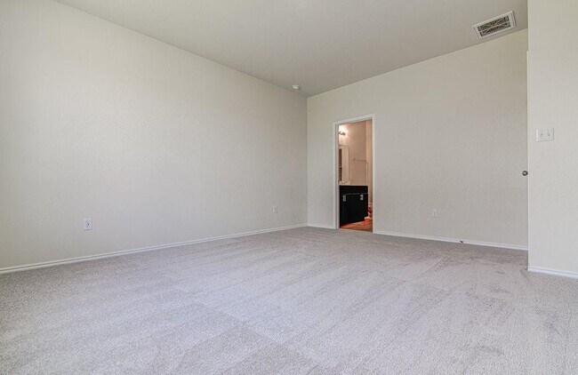 Building Photo - 252 Orange Rd