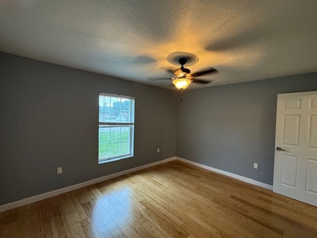 Building Photo - Beautifully Renovated Home In the Shores  3/2/2 **WON"T LAST**