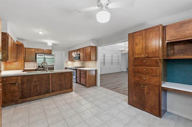 Building Photo - 2802 Pecos St