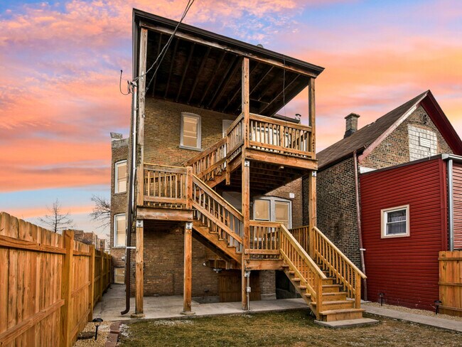 Building Photo - 1806 S Trumbull Ave