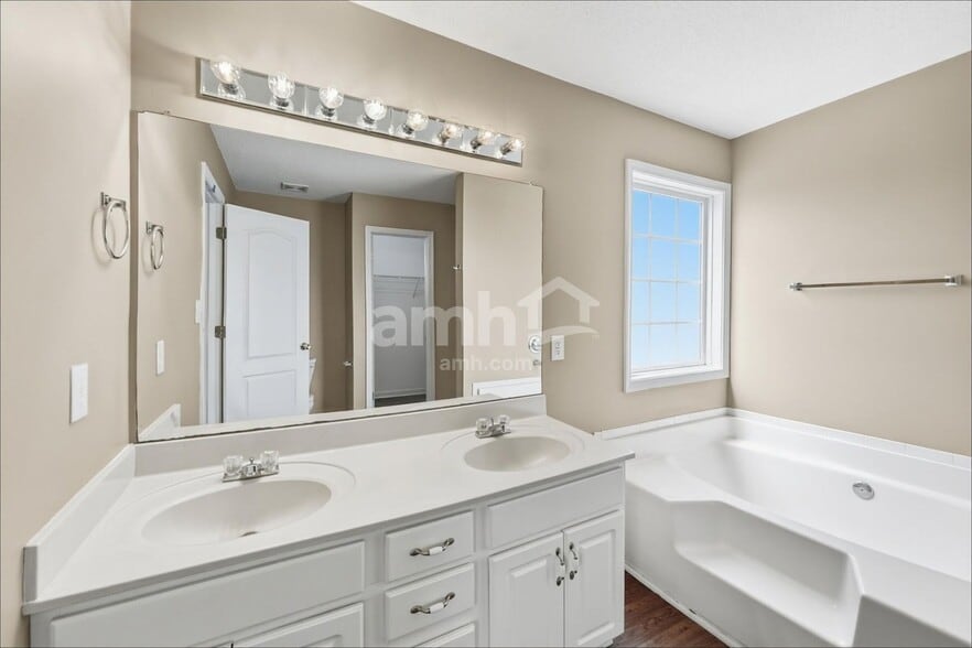 Building Photo - 3366 Dabney Ln