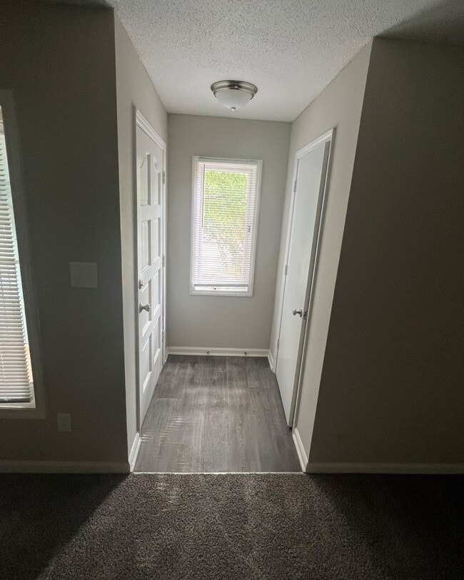 Building Photo - Coveniently Located 1 Bedroom 1 Bath Condo