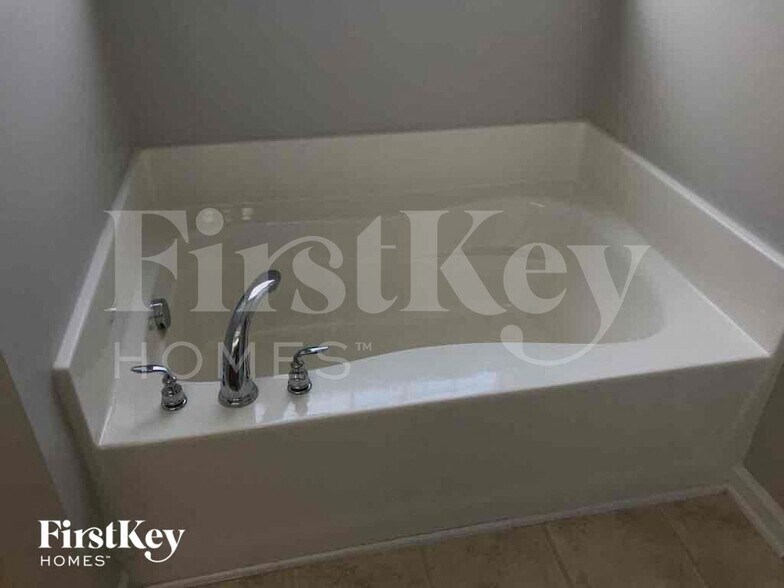 Building Photo - 4065 Eastford Court