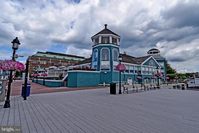 Building Photo - 515 Tobacco Quay