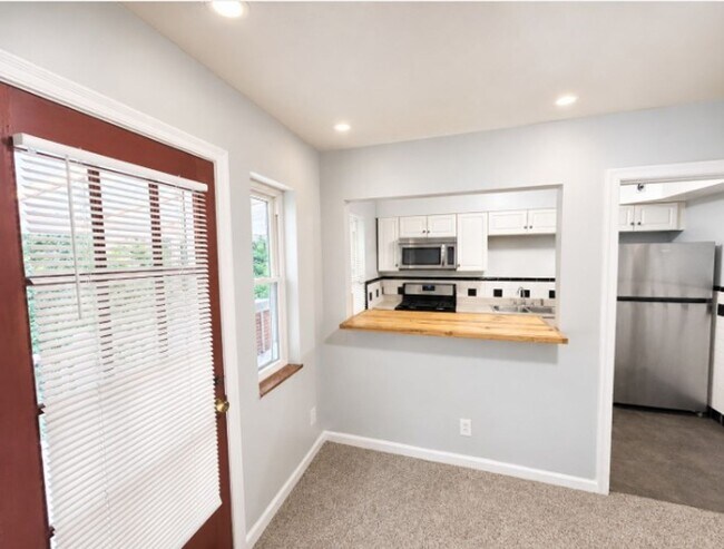 Building Photo - 3518 Hazelwood Ave