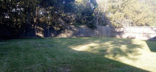 Building Photo - 2318 Aprilmont Dr