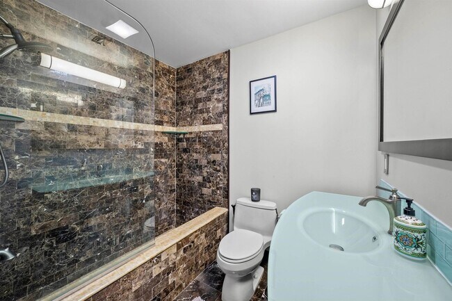 Building Photo - 180 19th St