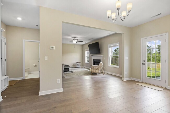 Building Photo - Elegant Home in Oyster Landing