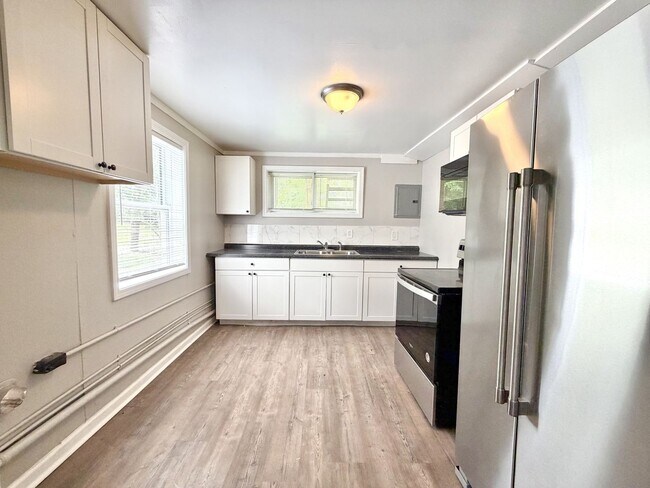 Building Photo - Hickory Hill Dr