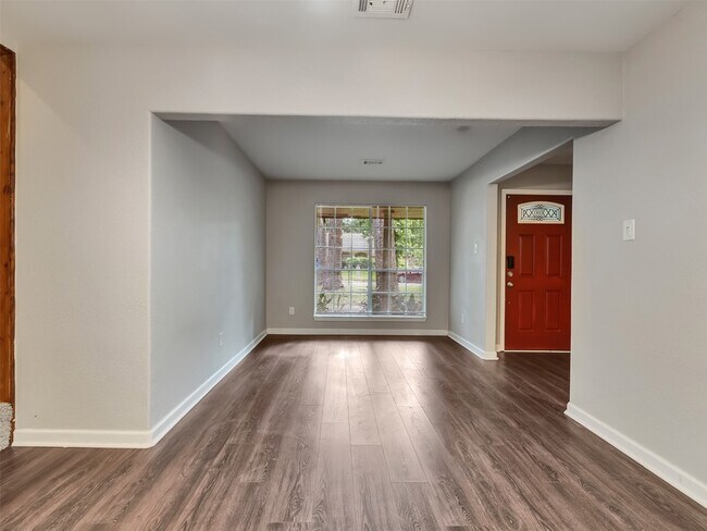 Building Photo - 2030 Lone Rock Dr