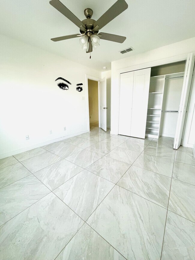 Building Photo - 403 Graneros Ave