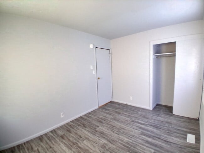 Building Photo - 1001 Koehn Dr