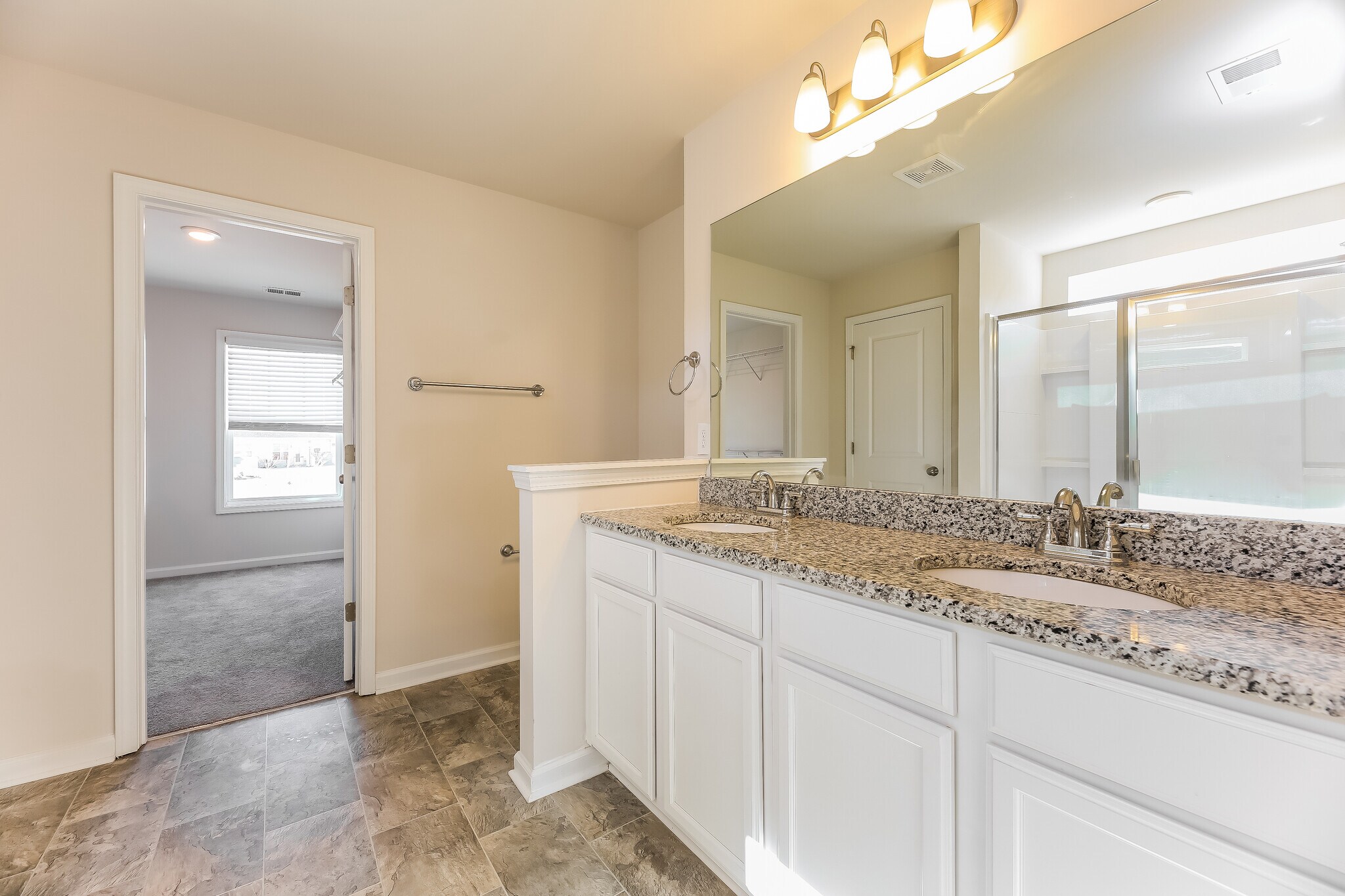 Building Photo - 332 White Peach Wy