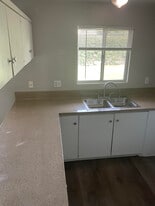 Building Photo - 1935 Linden W St