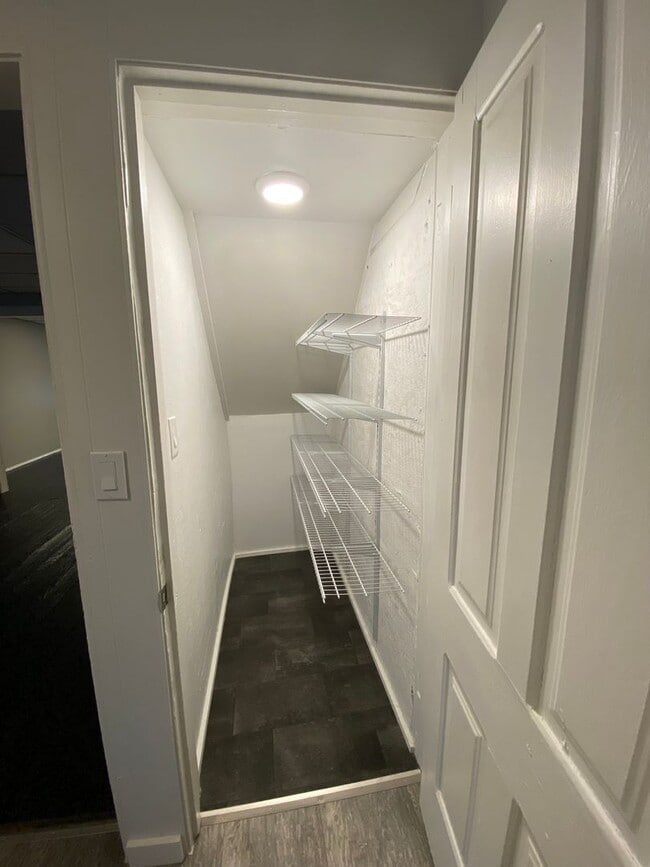 Building Photo - 3 Bdrm, 1.5 Bath