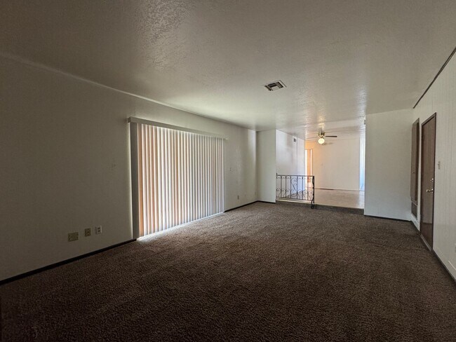 Building Photo - Four Bed, Two Bath Home In North Stockton