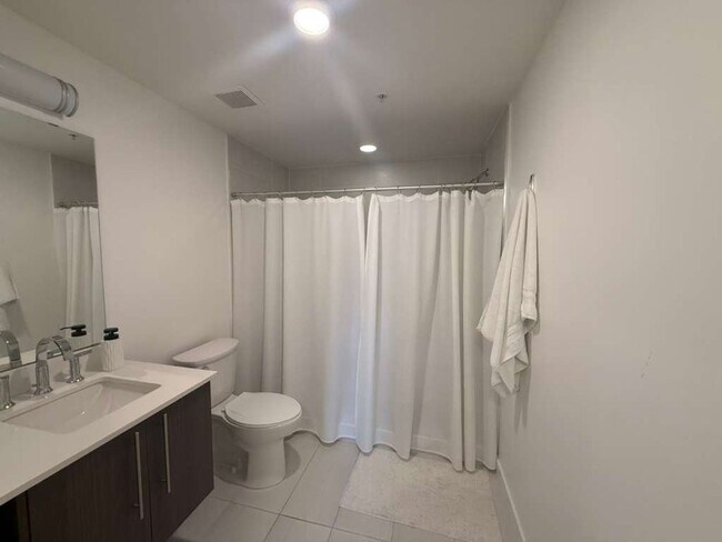 Building Photo - 2 BED/2 BATH UNIT 1-503