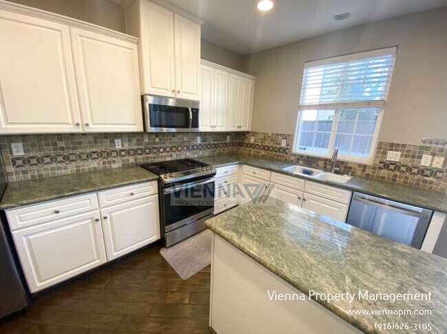 Building Photo - 131 Candela Cir