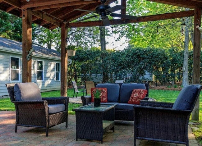 Building Photo - 7417 Shadowlake Dr