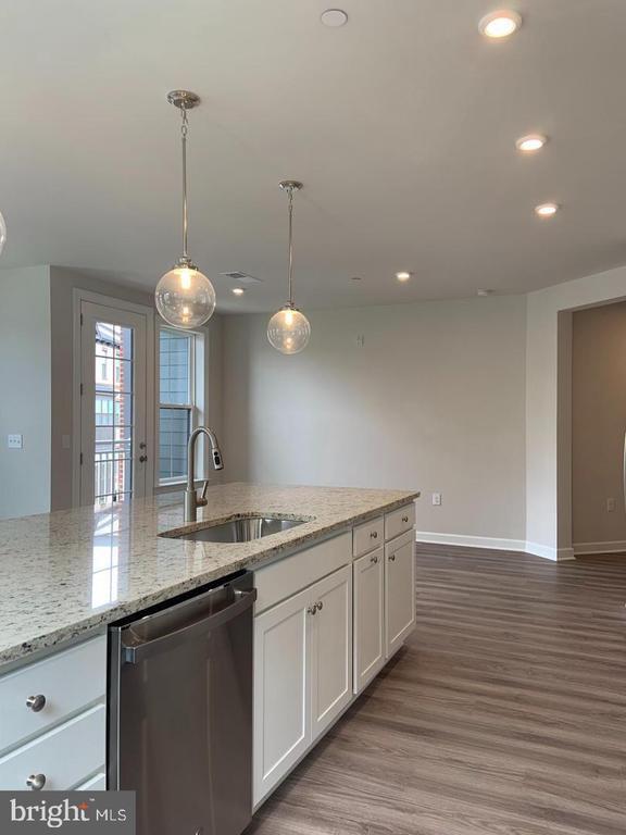 Building Photo - 3925 Fair Ridge Dr