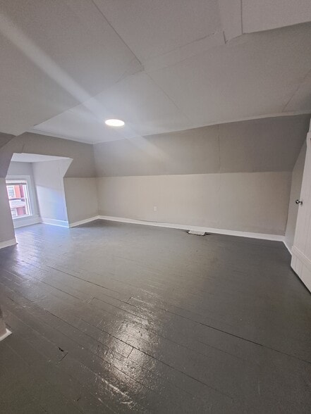 Building Photo - 224 Zara St