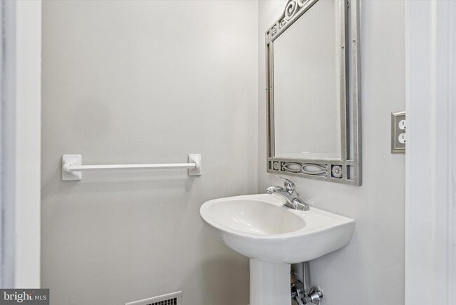 Building Photo - 214 Troon Ct