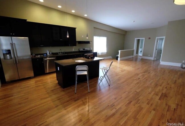 Building Photo - 179 Main St