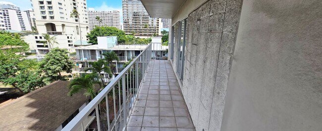 Building Photo - 2115 Ala Wai Blvd