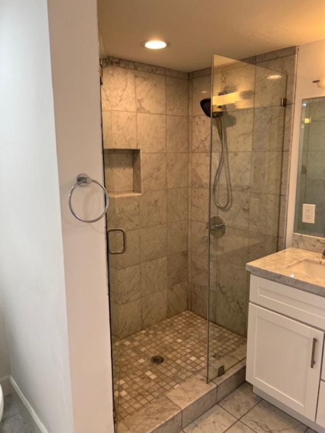 Shower in master bathroom - 2812 Anchor Ave