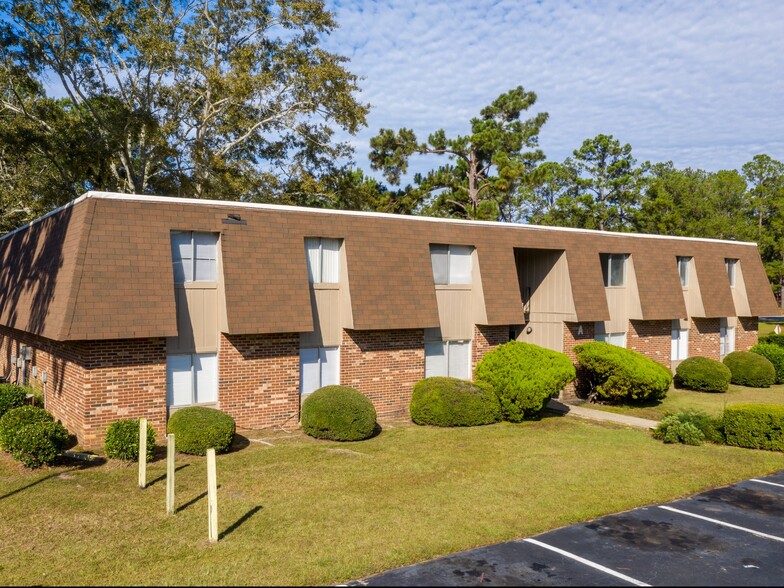 Building Photo - East Lake Apartments