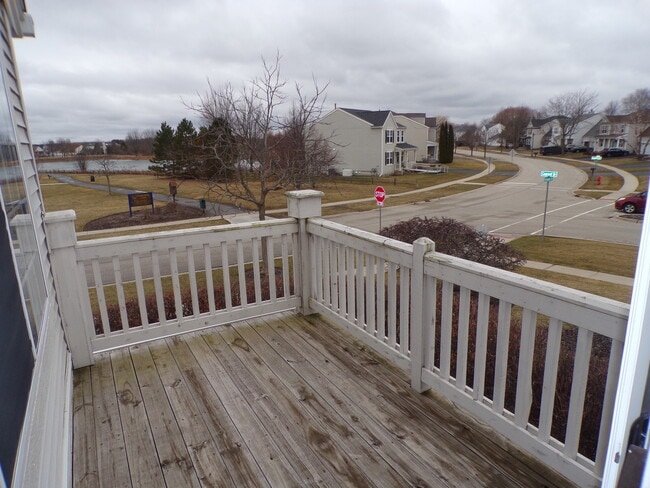 Building Photo - 583 S Parkside Dr