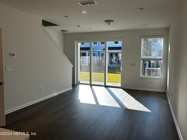 Building Photo - 33 Thurnham Ln