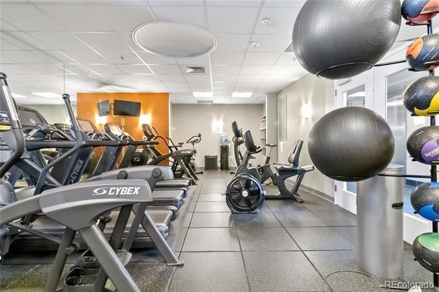 Building Photo - 410 Acoma St