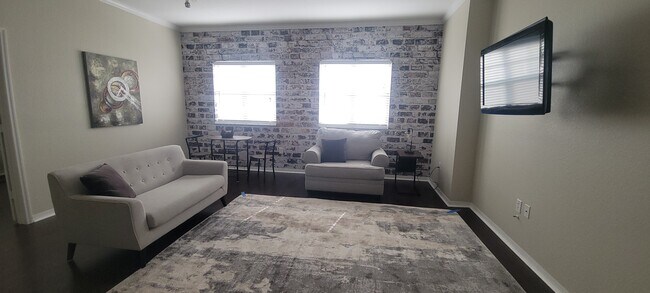 Building Photo - 1064 N Tamiami Trl