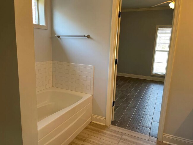 Building Photo - 232 Shadowbrush Bnd