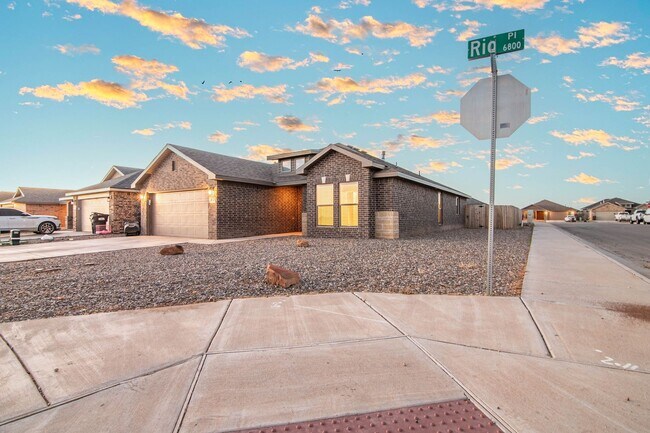 Building Photo - 6841 Rio Pl