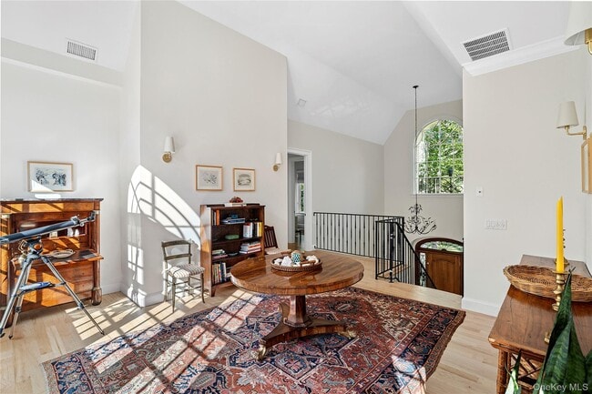 Building Photo - 4 Oakland Ln